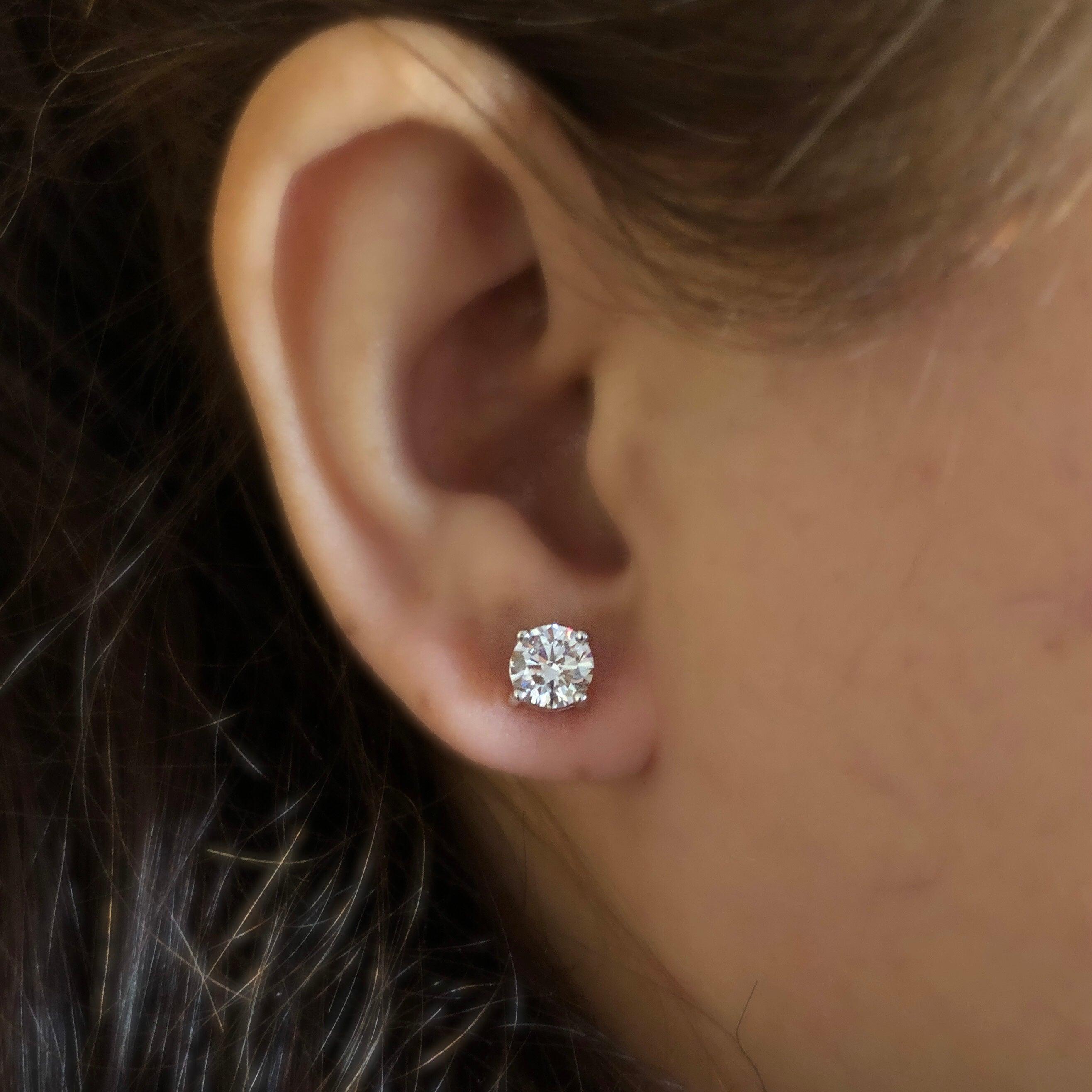 Round Solitaire Silver Ear Studs